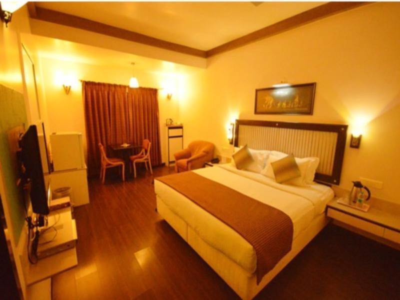 Hotel Vrishali Executive Колхапур Екстериор снимка